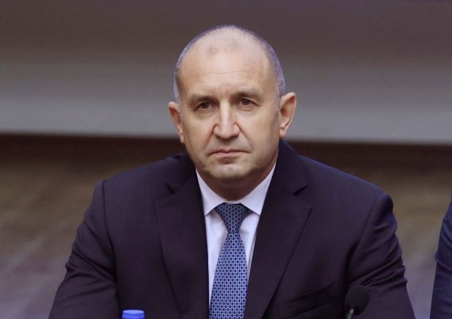 Румен Радев обвини правителството, че купува социологически агенции за кампании за еврото