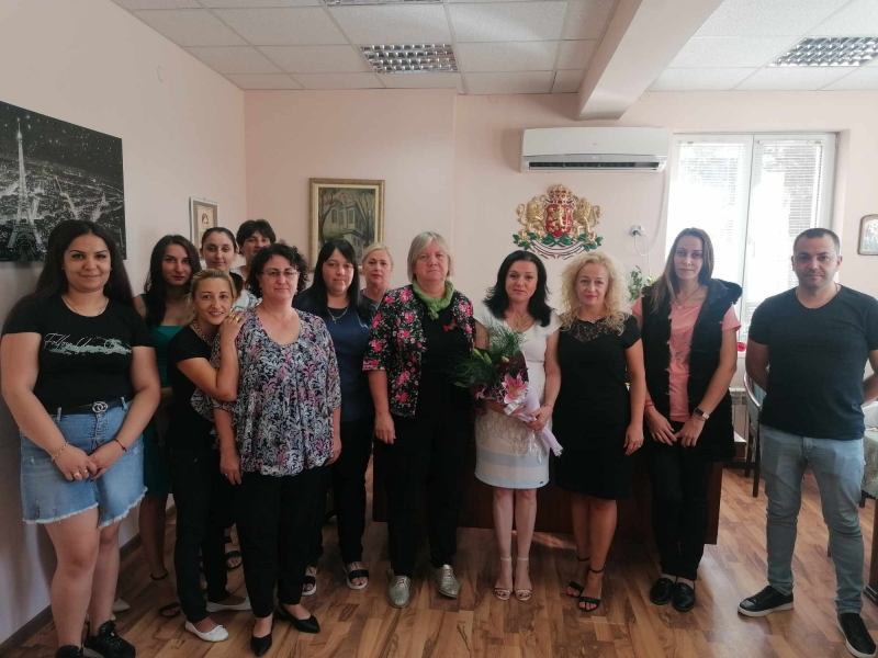 Служителите от общинска администрация Борован поздравиха кмета инж Десислава Тодорова