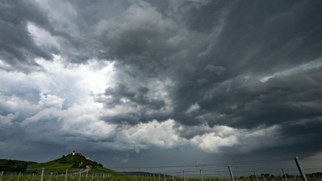 Времето ще се задържи предимно облачно Ще има и валежи от