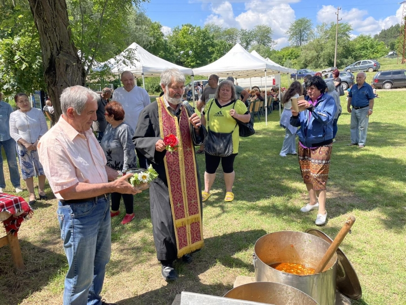За поредна година на Петровден в село Мраморен бе осветен