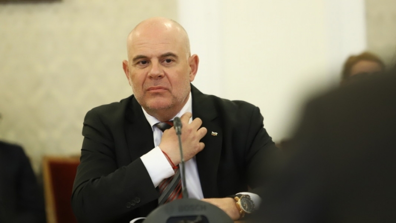 Петър Чолаков: Ако Иван Гешев тръгне към дъното, ще повлече и други