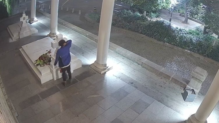 Пак оскверниха гроба на патриарх Неофит /видео/