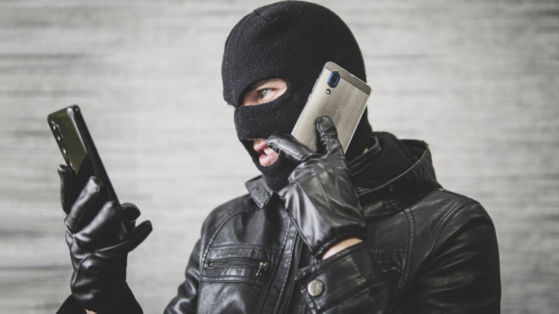 Общо 100 бомбени заплахи са били отправени към френските летища