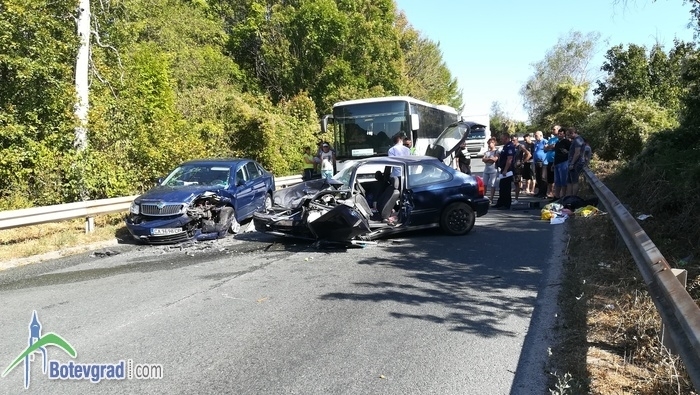 Агенция Пътна инфраструктура обяви от къде да минават колите пътуващи