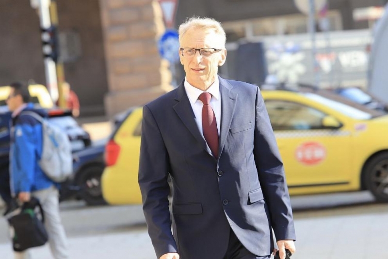 Министърът на образованието обясни че родителите без проблем могат да