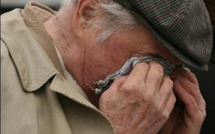 Глад! Апаш задигна портмонето на дядо в Лом, ченгетата го хванаха