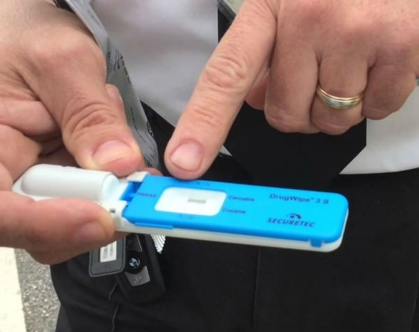 Полицаи хванали напушен мъж да юрка Опел а си във Врачанско