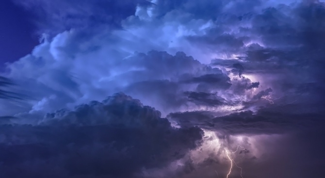 В неделя преди обяд облачността ще е разкъсана на места