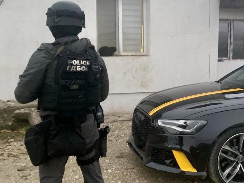 Удар! ГДБОП разби престъпна група от Враца и Монтана, пращала вейпове с канабис из цялата страна /снимки/