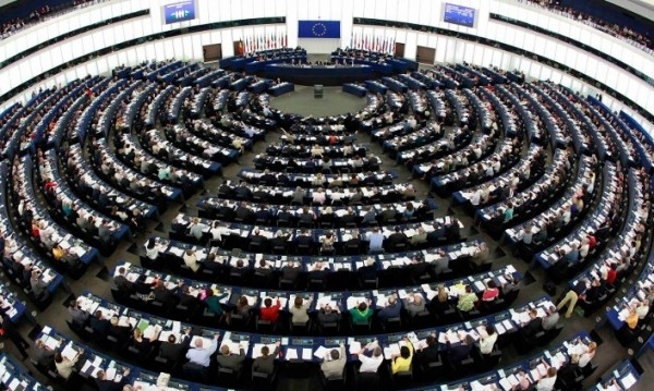 Председателят на Европейския парламент Антонио Таяни съобщи че отлага за