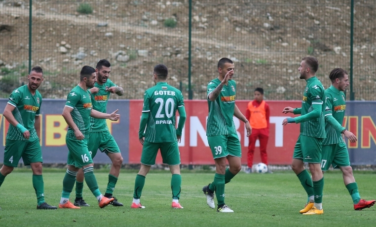 Българската Втора лига предлага изключителна драма в края на сезона