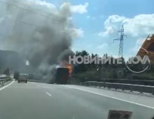 Около 13 30 часа е постъпил сигнал за пожар възникнал в