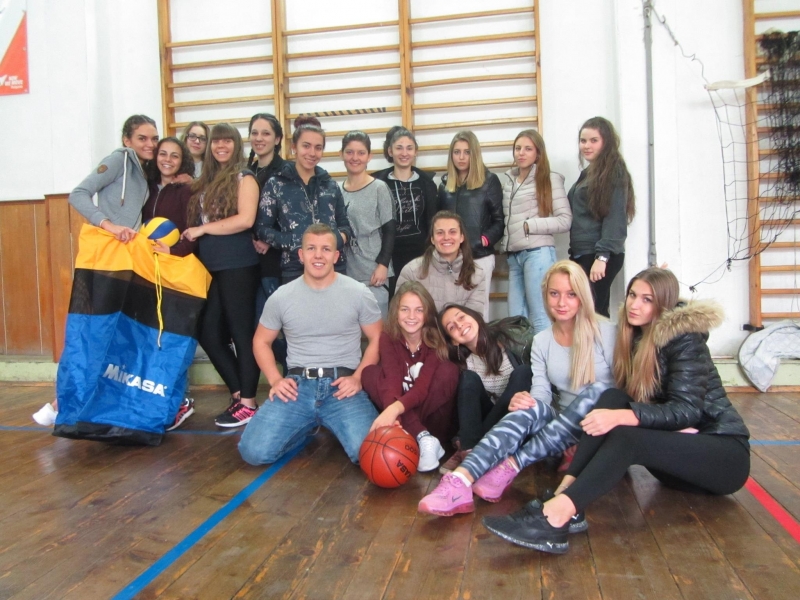 Голямата цветна кутия с изненади се оказа пълна със спортни