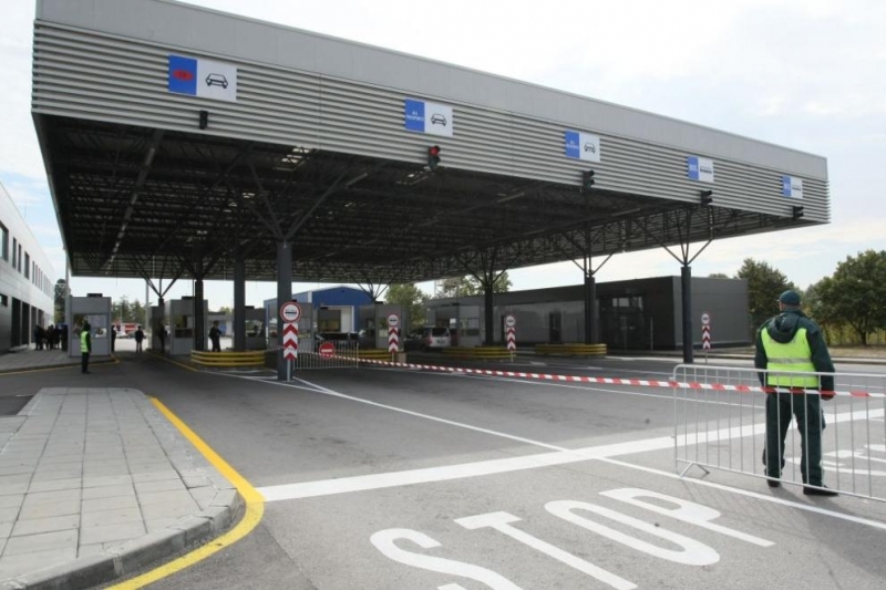 Митничарите няма да допускат лице което дължи данъци в България