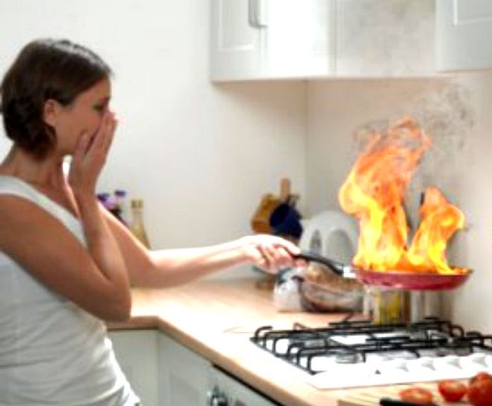 Домакиня подпали дома си в Монтана съобщиха от областната дирекция