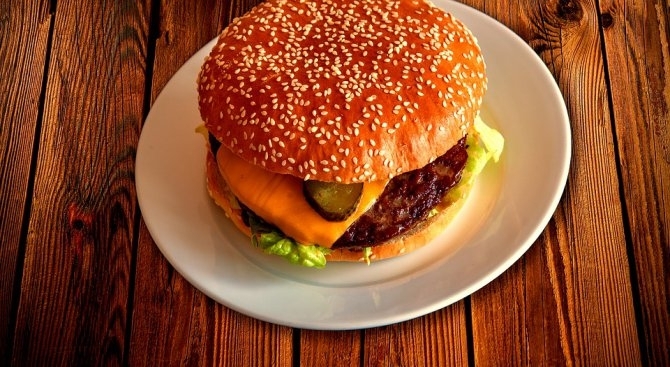 Ресторант в Бостън предлага бургер с годежен пръстен на желаещите