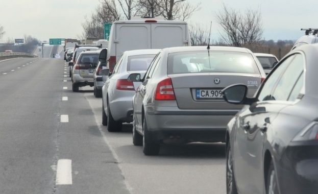 Засилен е трафикът по автомагистрала Тракия Заради ремонт е ограничено