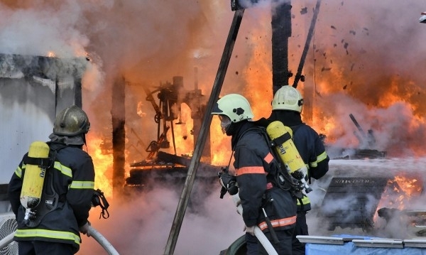 Детска игра с огън причини пожари в две къщи в Плевенско