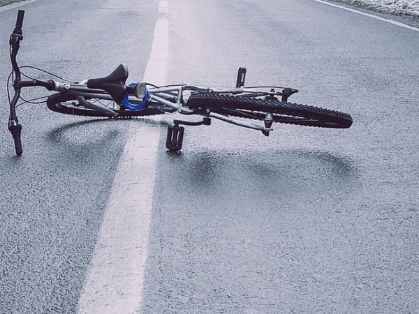 Още не е заловен шофьорът блъснал и убил велосипедист на