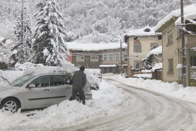 Много селища в страната остават без ток и или без вода