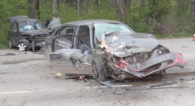 Катастрофа между три автомобила е станала на пътя София