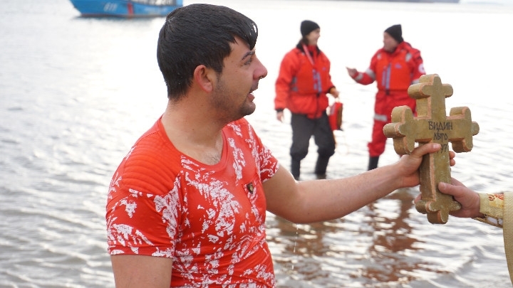 На брега на река Дунав Негово Високопреосвещенство Видинският митрополит Даниил