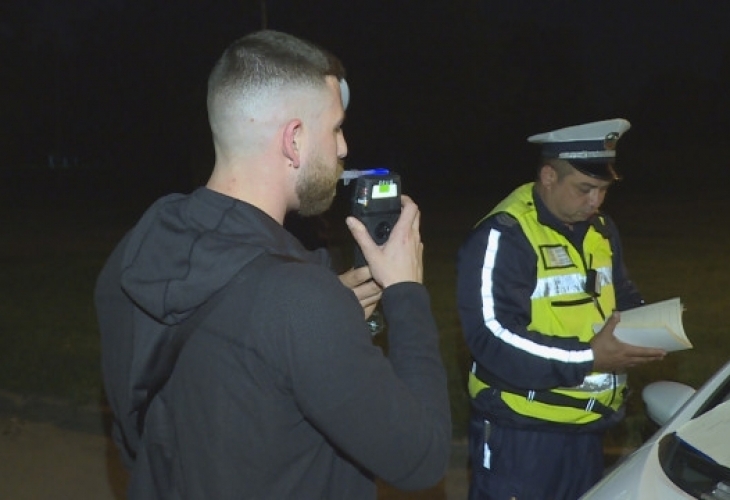 Нощес малко преди полунощ екип на полицията във Враца спрели