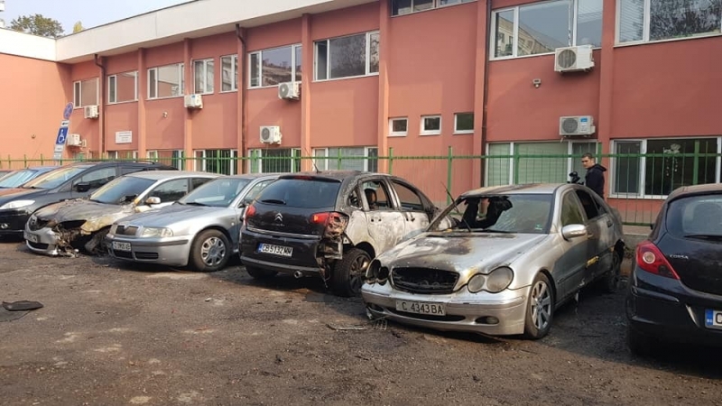 Палеж на автомобили в София снощи са били опожарени