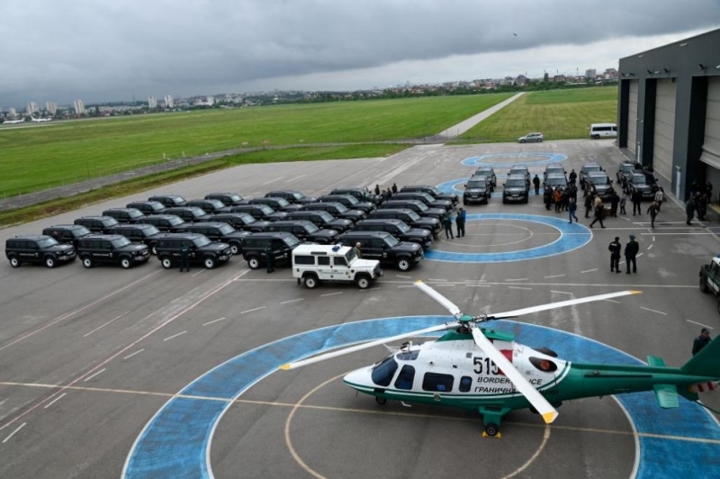 Министърът на вътрешните работи Калин Стоянов връчи днес на граничните