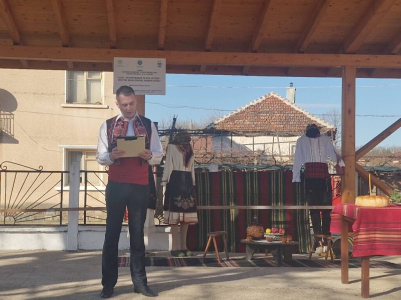 Празник на виното и веселието отбелязаха в село Долно Озирово /снимки/