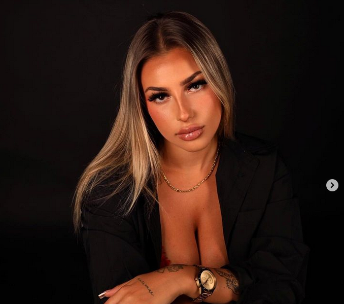 21 годишната канадска футболистка София Ядероса умее не само да бележи