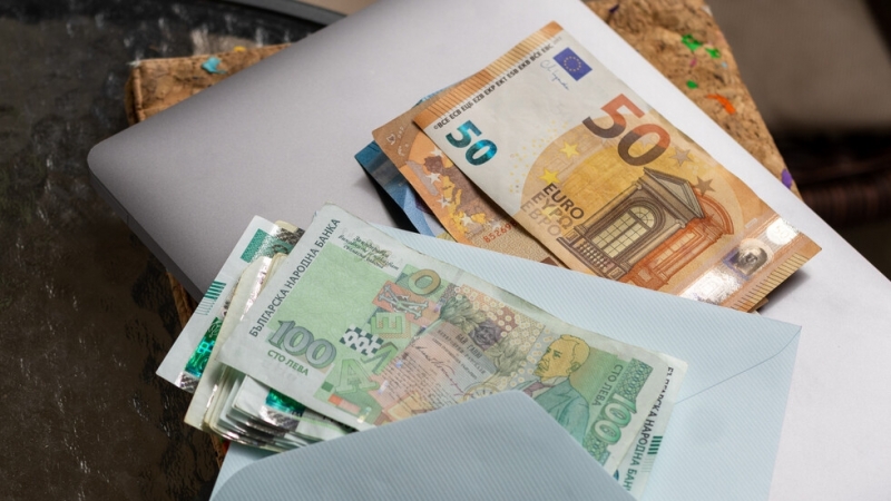 Минималната работна заплата от днес ще бъде 620 20 евро