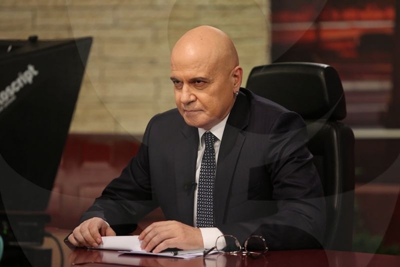 Медиана: 30% за партия на Слави Трифонов, почти 37% за формация на президента Радев