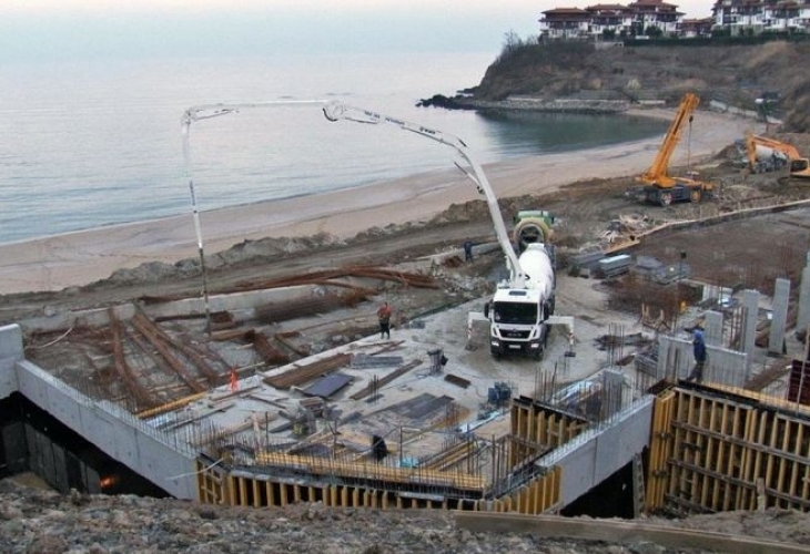 Строителството на спорните строежи по Южното Черноморие спира за неизвестен