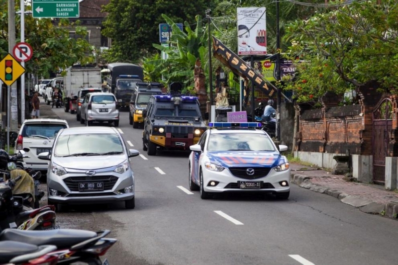 Двама индонезийски журналисти посредничили в спор за земя между компания за