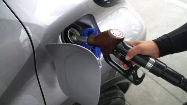 Кризата с коронавируса смъкна до рекордно ниски нива потреблението на