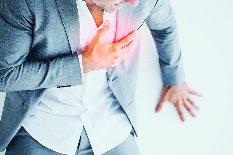 Внезапната болка в гърдите и спазми в областта на корема