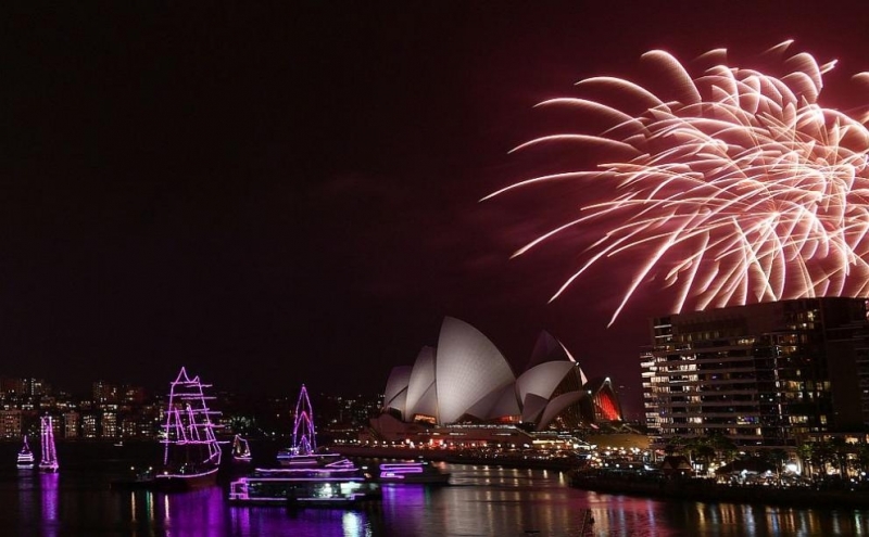 Властите на австралийския град Сидни затегнаха днес ограничителните мерки за