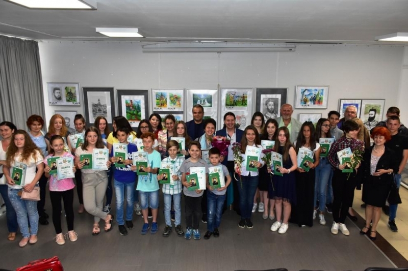 Елица Иванова от 9 клас на ППМГ Акад Иван Ценов