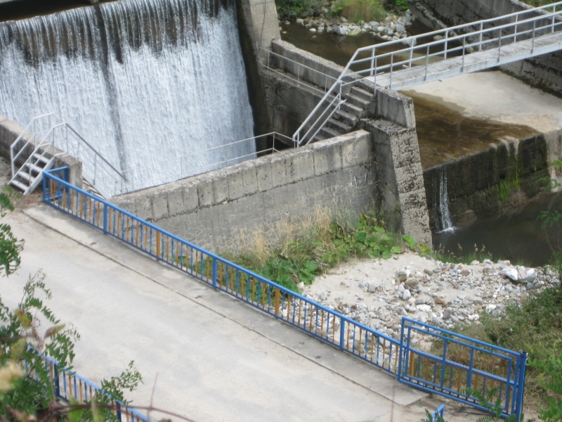 Около 140 малки водноелектрически централи (ВЕЦ) са построени незаконно от