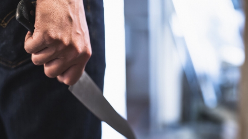 Мъж намушка с нож губернатора на руския регион Мурманск ранявайки