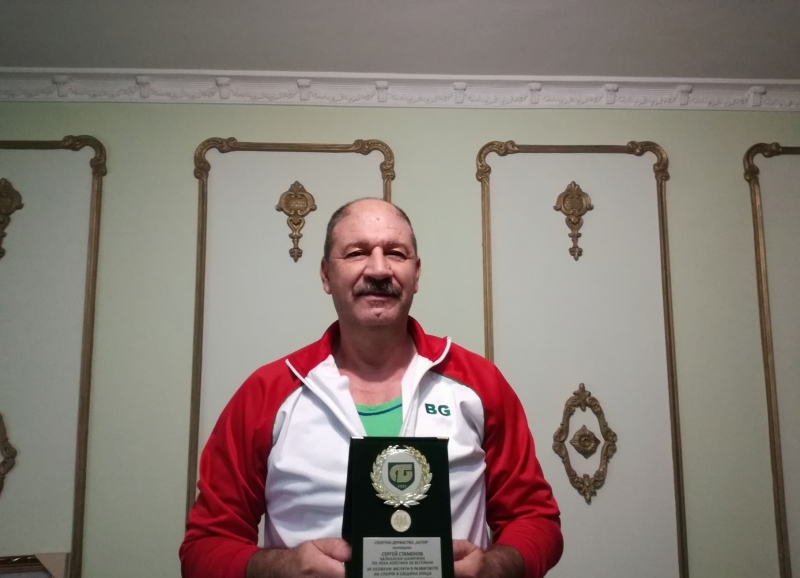 Отново наградиха лекоатлетът от Козлодуй Сергей Стаменов с почетен плакет