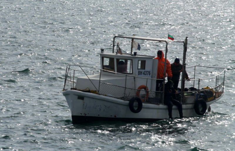 В морето край Бургас на 40 мили от брега