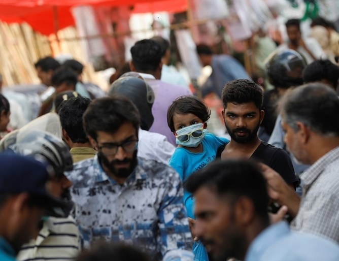 Най малко петима души бяха убити и 10 ранени от бомба