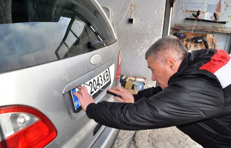 Наглец се опита да регистрира крадена кола във Видин, но