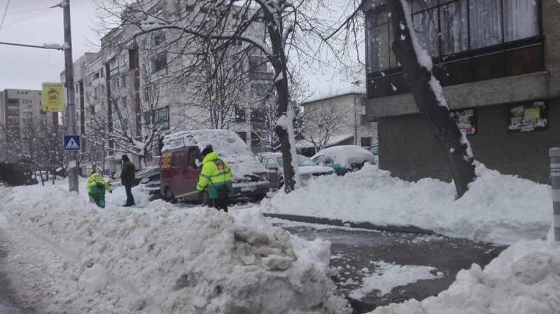 През изминалата нощ дежурните екипи на БКС почистваха проблемни пътни