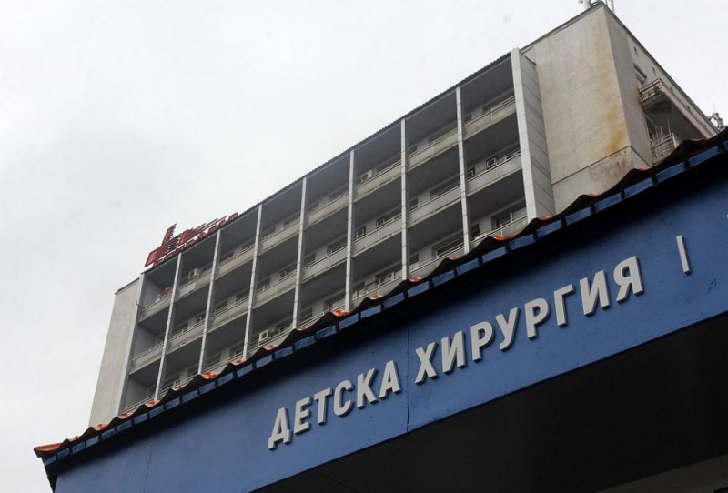 Остава критично състоянието на едно от децата пострадало при игра с пиратки Момчето