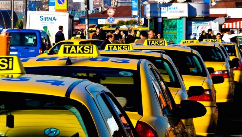 Шофьорската книжка на таксиметров шофьор в Истанбул е анулирана след