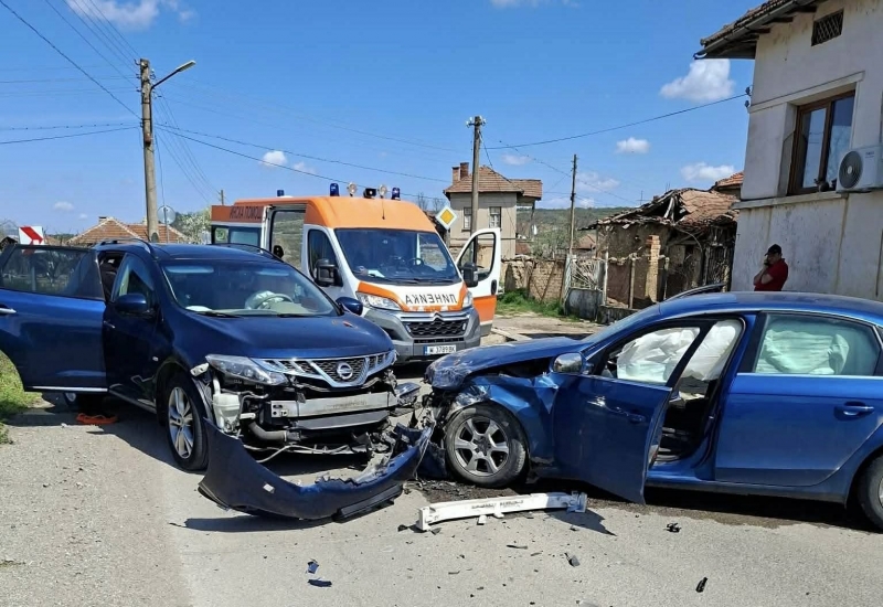 Извънредно! Тежка катастрофа на път в Монтанско, има ранен човек /снимки/