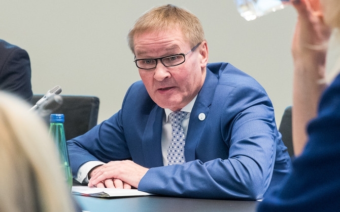 Естонският министър на държавната администрация Яак Ааб подаде оставка след